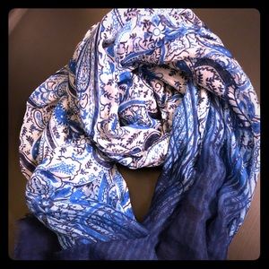 ⭐️ 5/$20 - NWT Blue Paisley Print Scarf